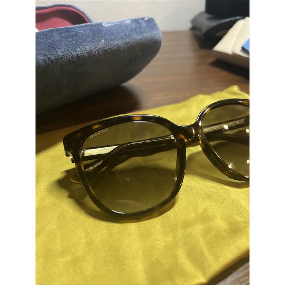 gucci sunglasses gg0507s Gucci Women\'s Black and Brown Sunglasses Leopard